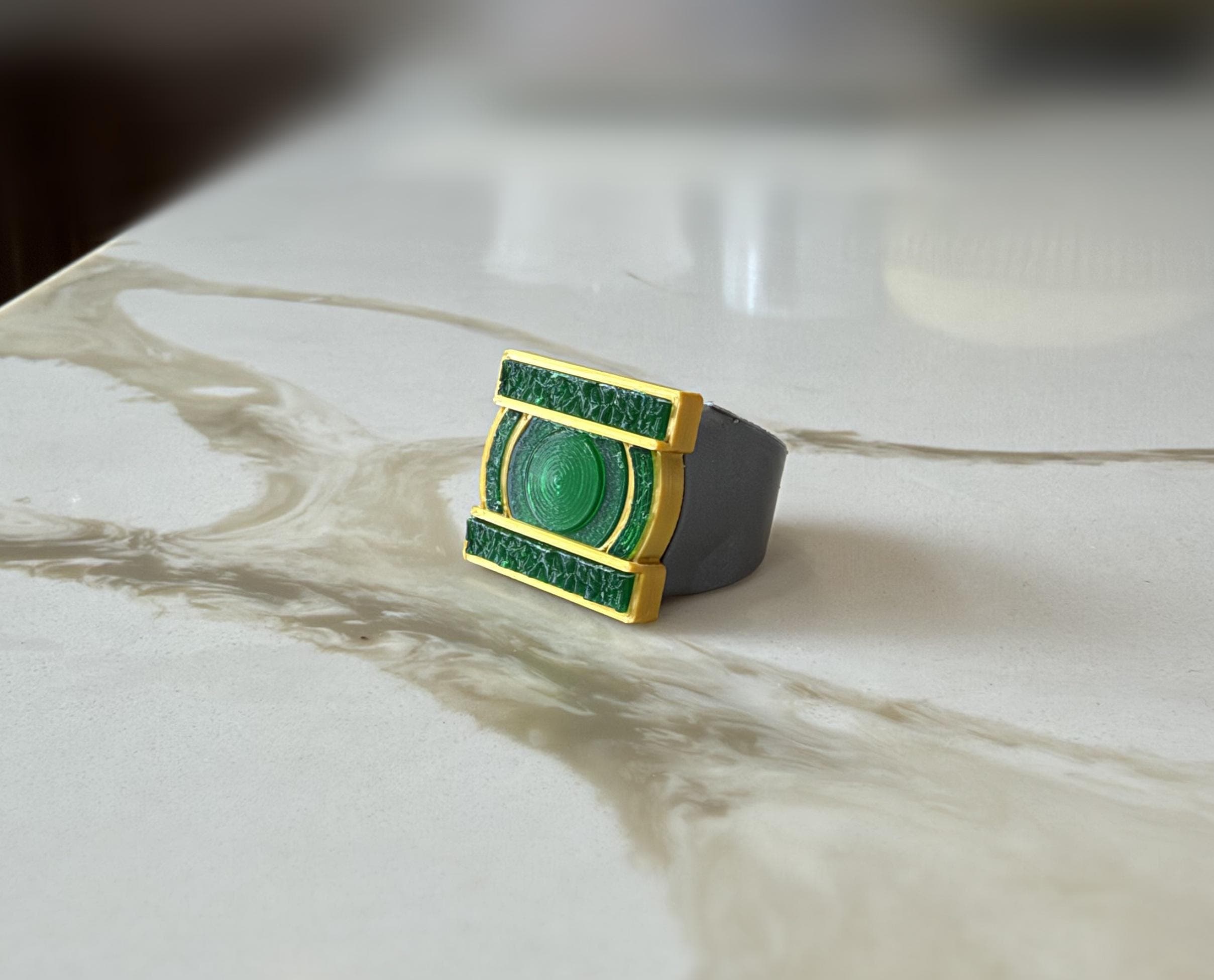 Bague de puissance émeraude — à porter, faite à votre taille — photo 1 sur 2